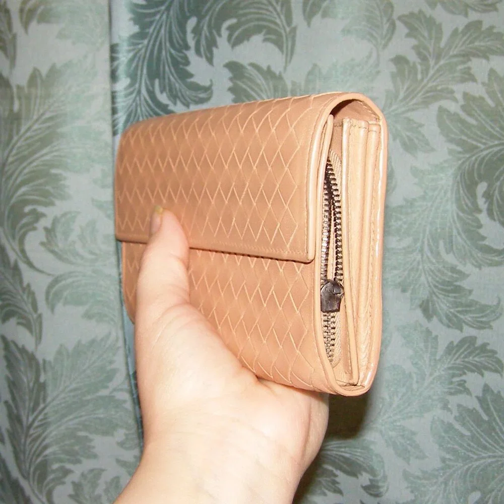 Bottega Veneta Intrecciato Nude/Tan Flap Wallet EUC